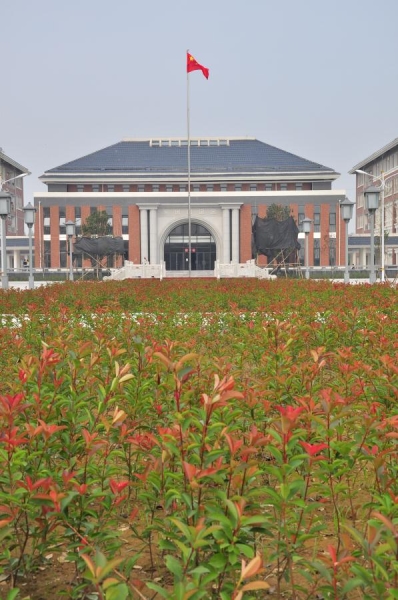 学校广场一览 - 河南医药技师学院 官网