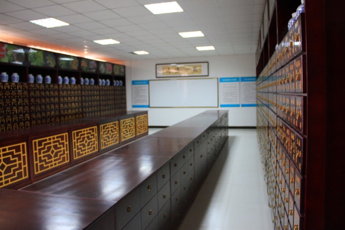 医药经贸系"中药调剂"实训场重新装修