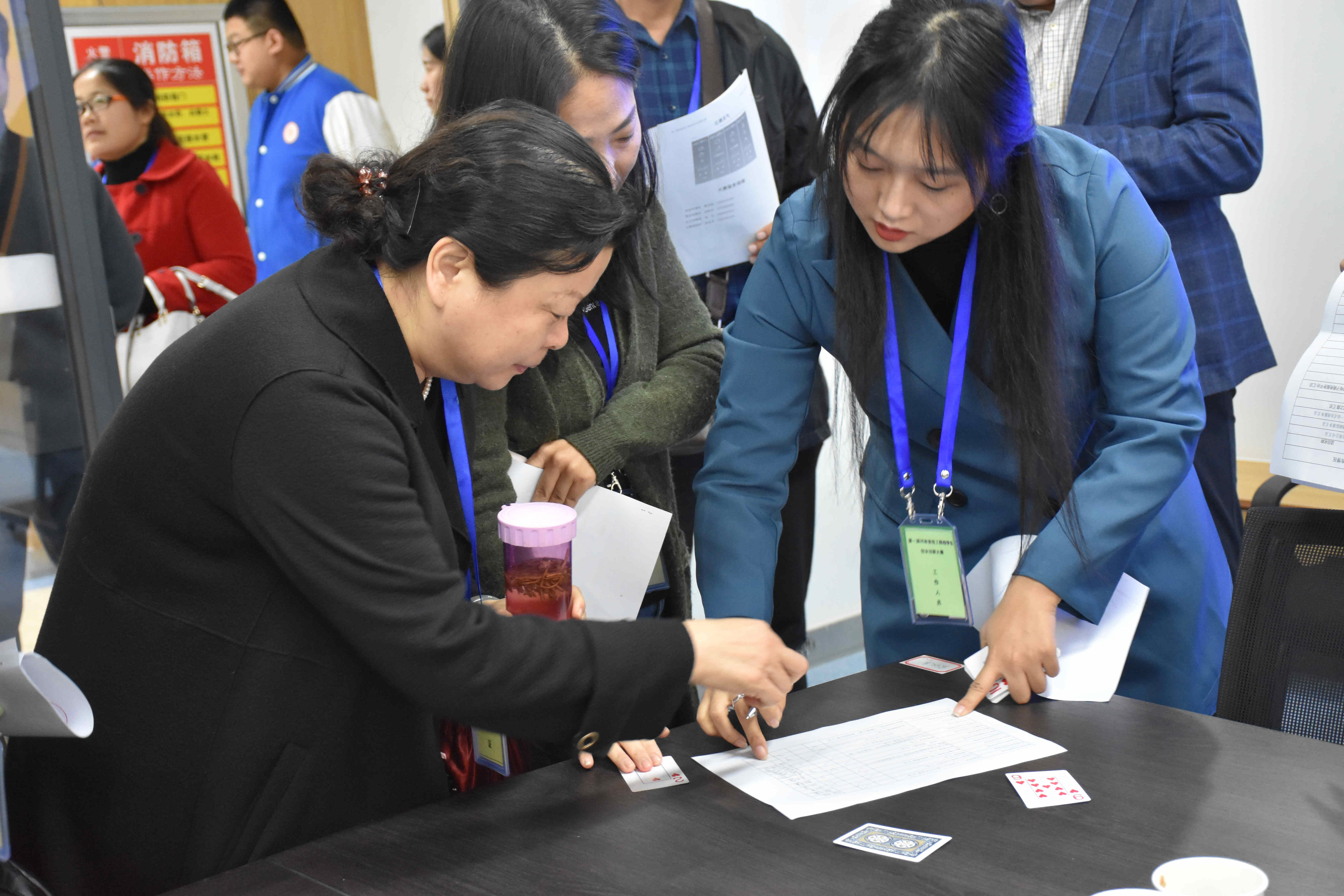 参赛队伍领队老师抽签现场